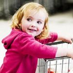 Как вести себя с маленьким ребенком в большом супермаркете