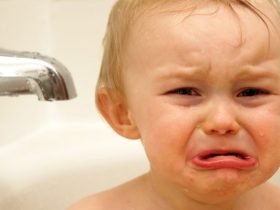 crying-baby-at-bathing-time-870x400.jpg